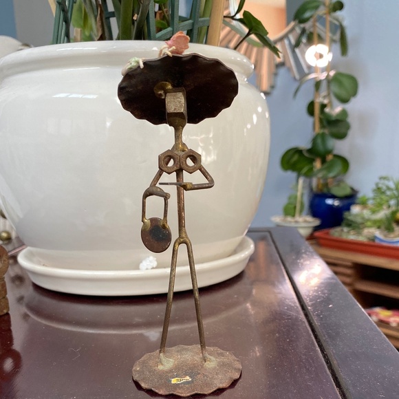 Metal Figurines Lady w credit card & Man on the Potty - Picture 8 of 15